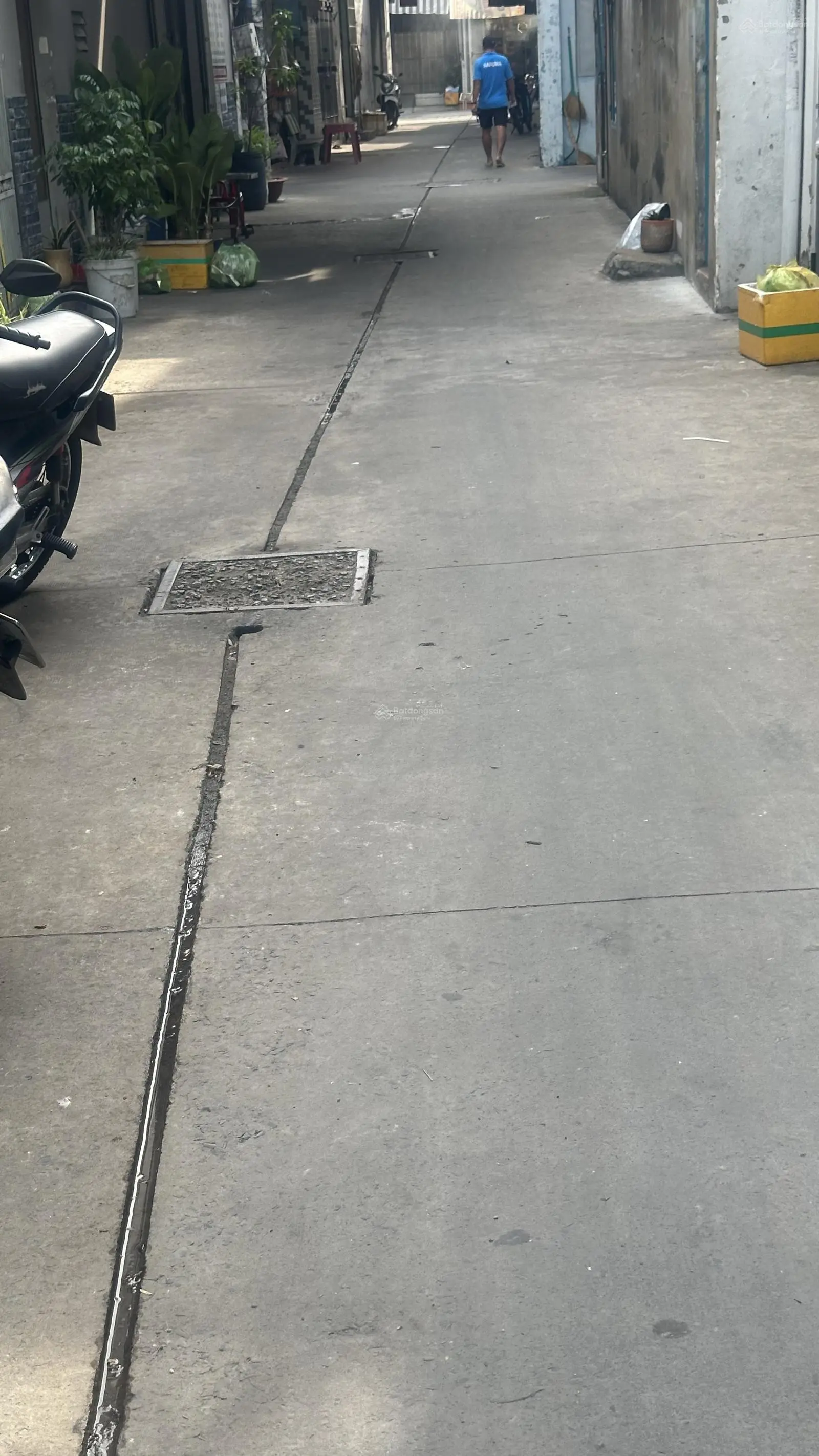 Bán gấp nhà riêng Miếu Bình Đông, BTân, 42m2, 2 tầng mới đẹp, hẻm xe hơi 5m thông, nhỉnh 4 tỷ.