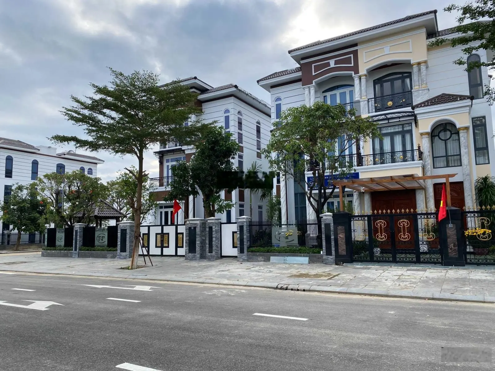 Bán đất kDT Golden Hills City , trục thông gần trường học , gần kênh sinh thái , 125m2 , 2 tỷ 050