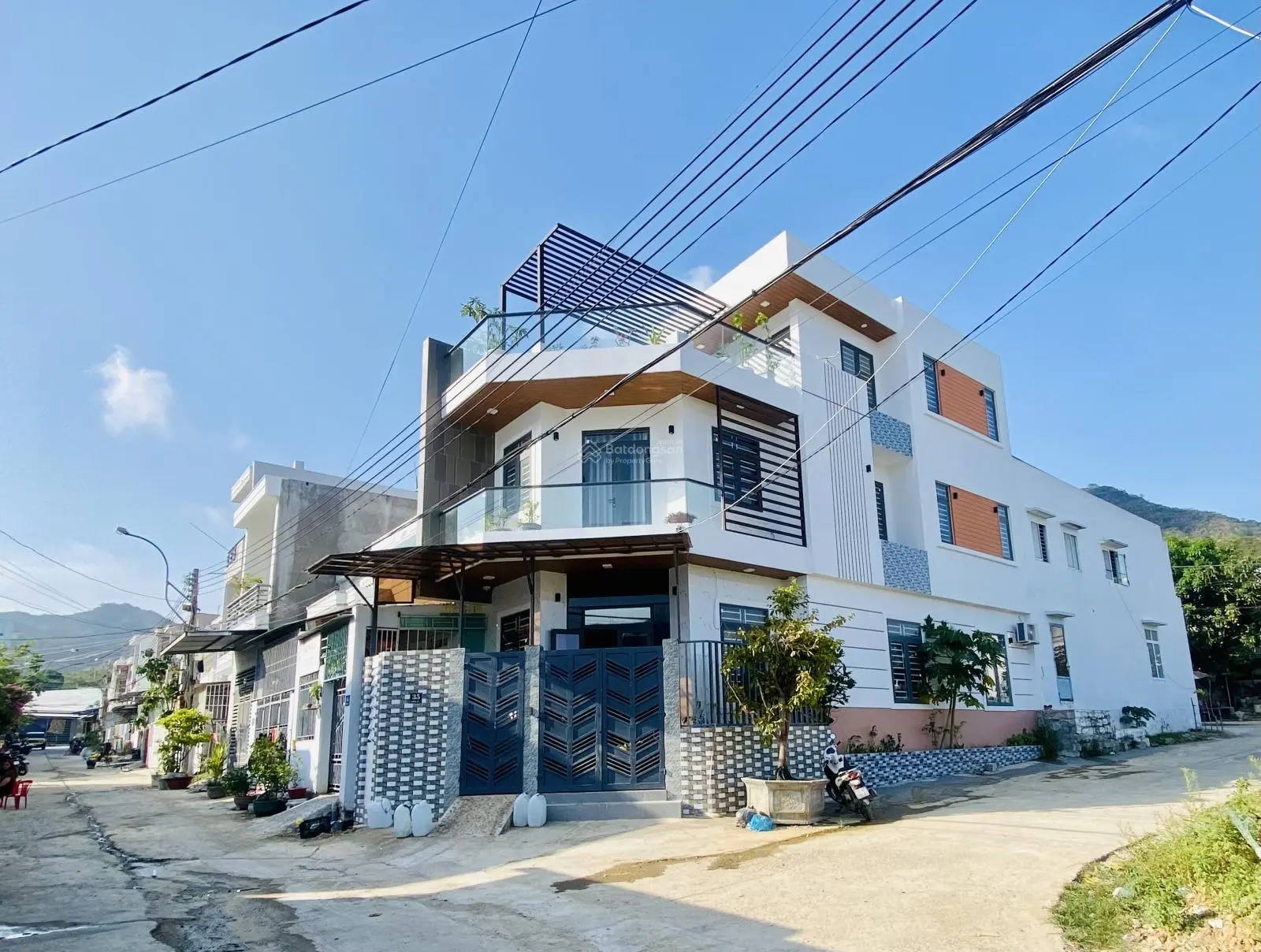 Có căn nhà cấp 4 cần tìm chủ mới tại Vĩnh Hoà TĐC Hòn Sện cách biển 500m.