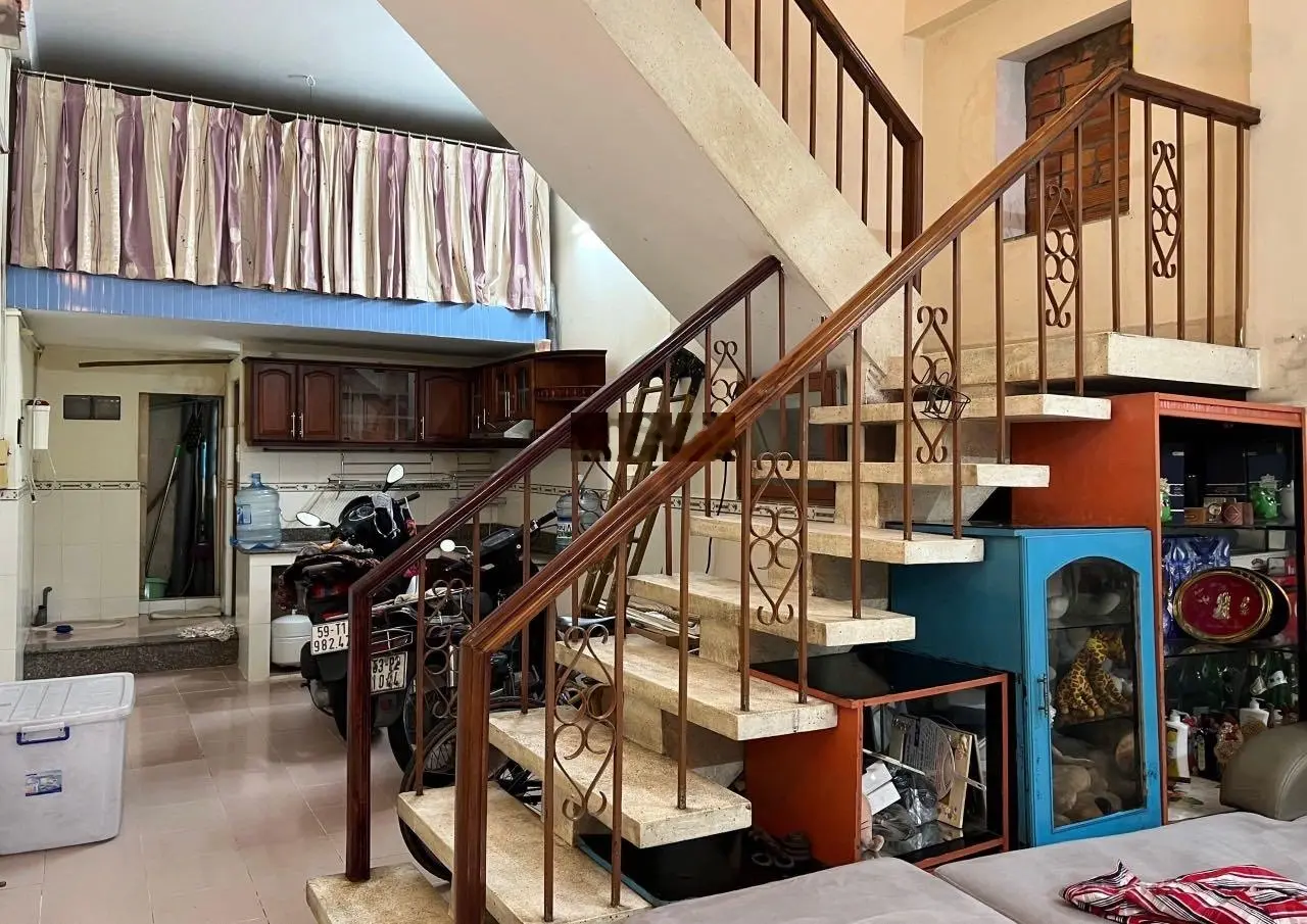Nhà 3 tầng - ngay chợ Tân Bình - giá nhỉnh 5 tỷ