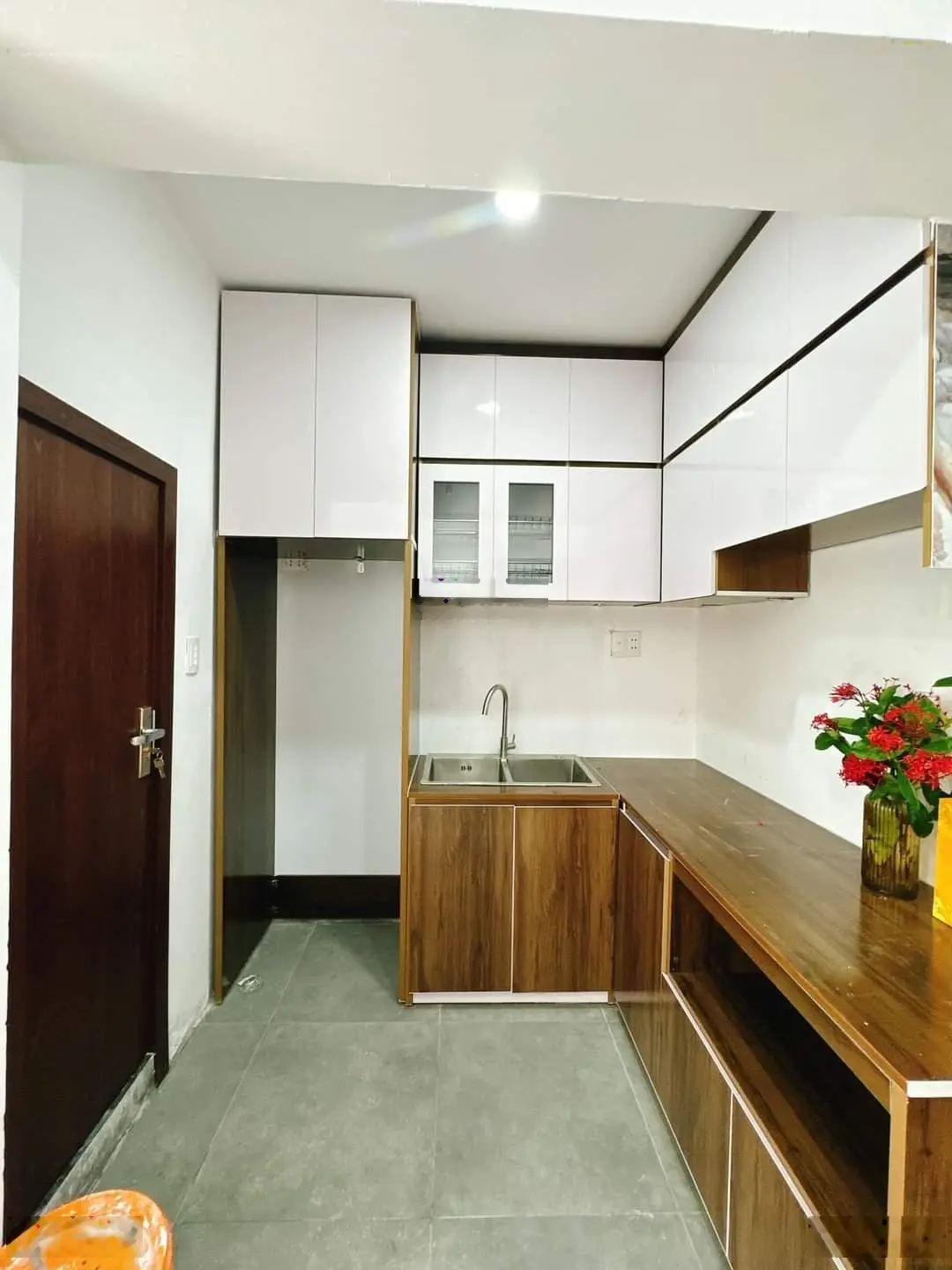 BÁN NHÀ TẬP THỂ CẢNH SÁT - THANH XUÂN - ÔTÔ - NHÀ ĐẸP - FULL NỘI THẤT - 2 NGỦ - 2VS - 80M - HƠN 2T