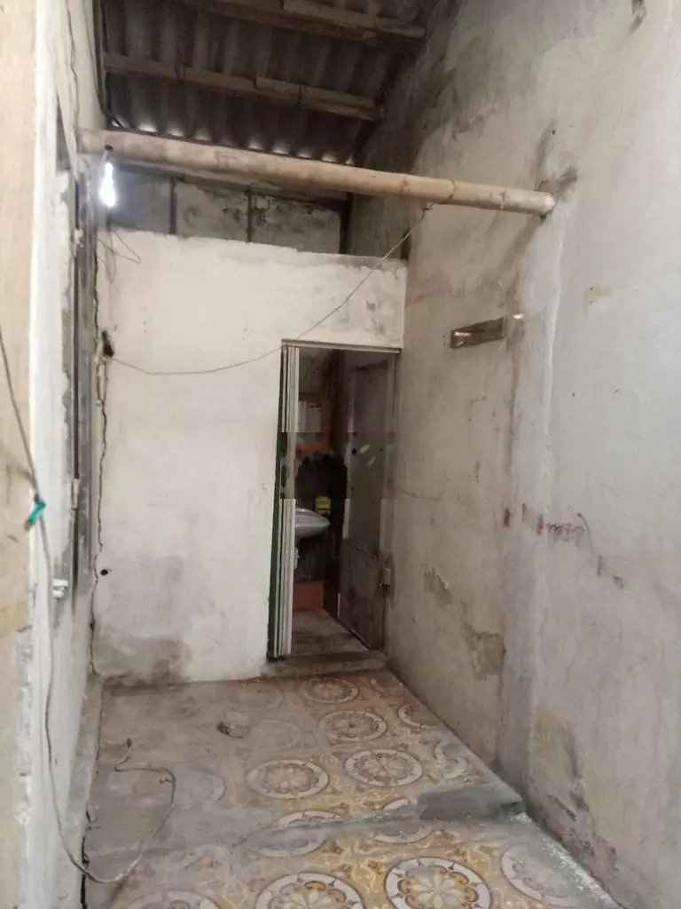 Bán nhà cấp 4 có 2 mặt đường rộng, gần các loại tiện ích.
