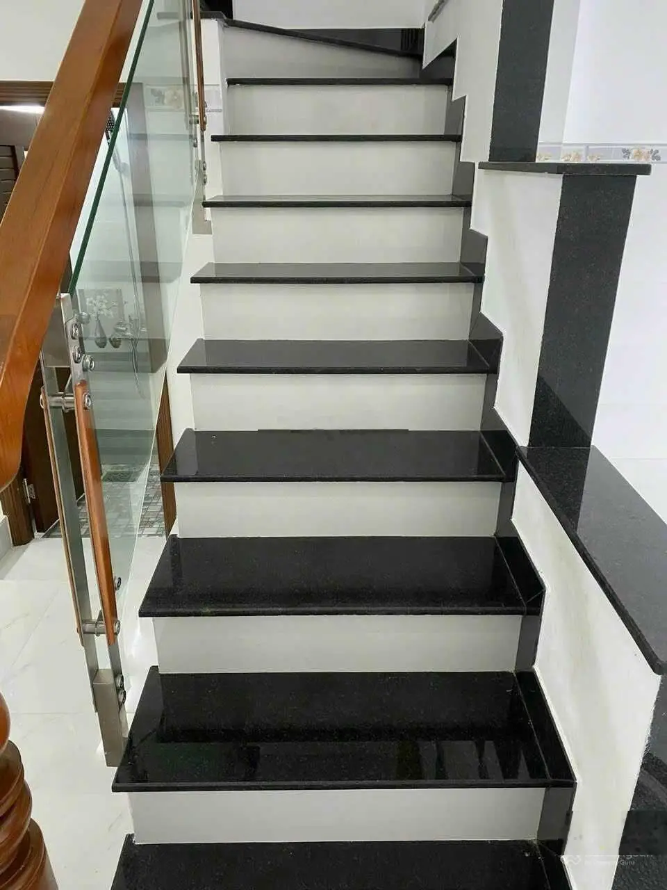 Bán gấp căn nhà Trường Chinh phường 14 Tân Bình 6x20m, hầm, 4 lầu giá 14.8 tỷ TL
