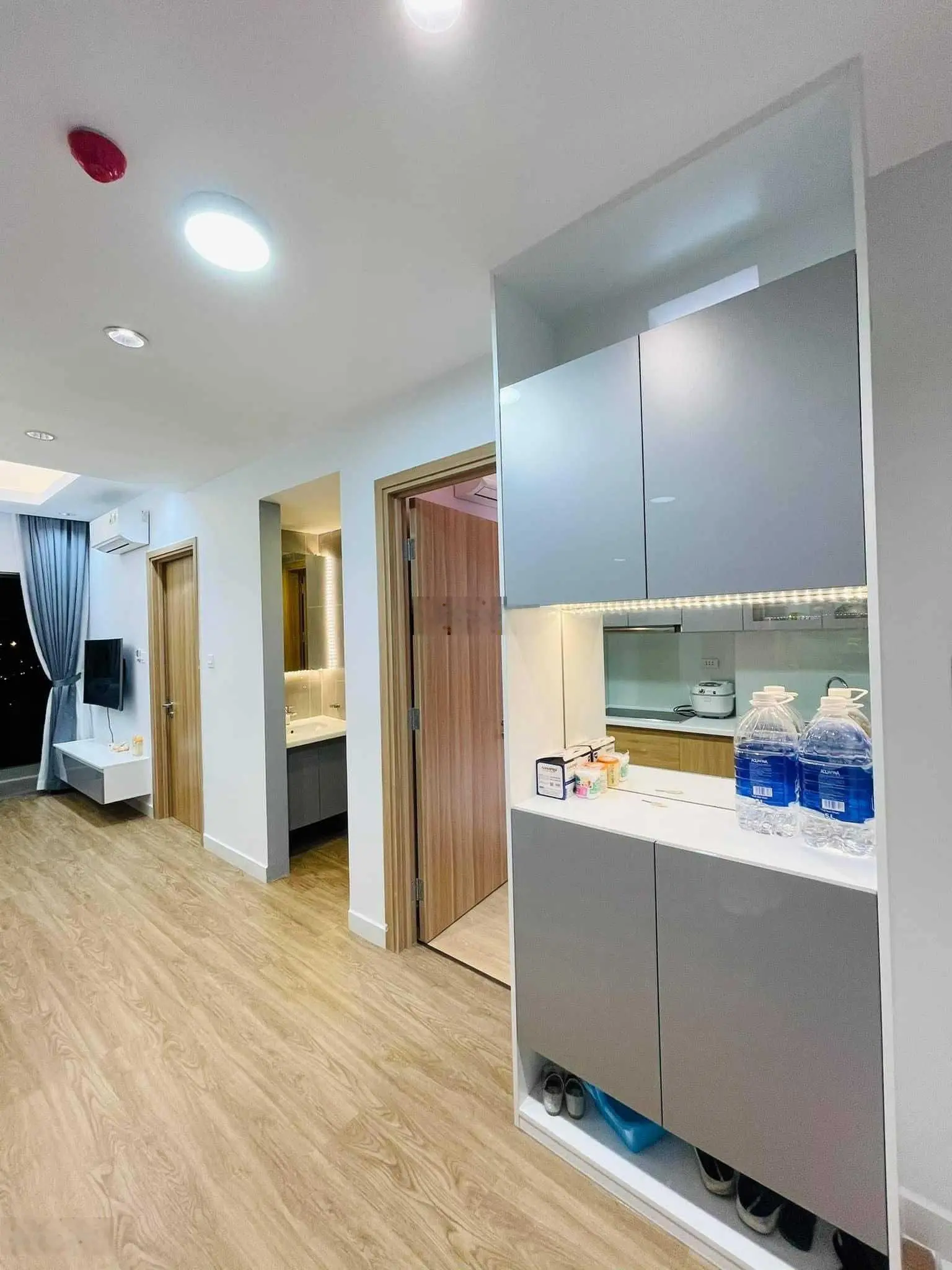 Cần bán căn hộ ngay trung tâm TP. Thủ Đức, 2 phòng ngủ đầy đủ nội thất, giá rẻ hơn thị trường
