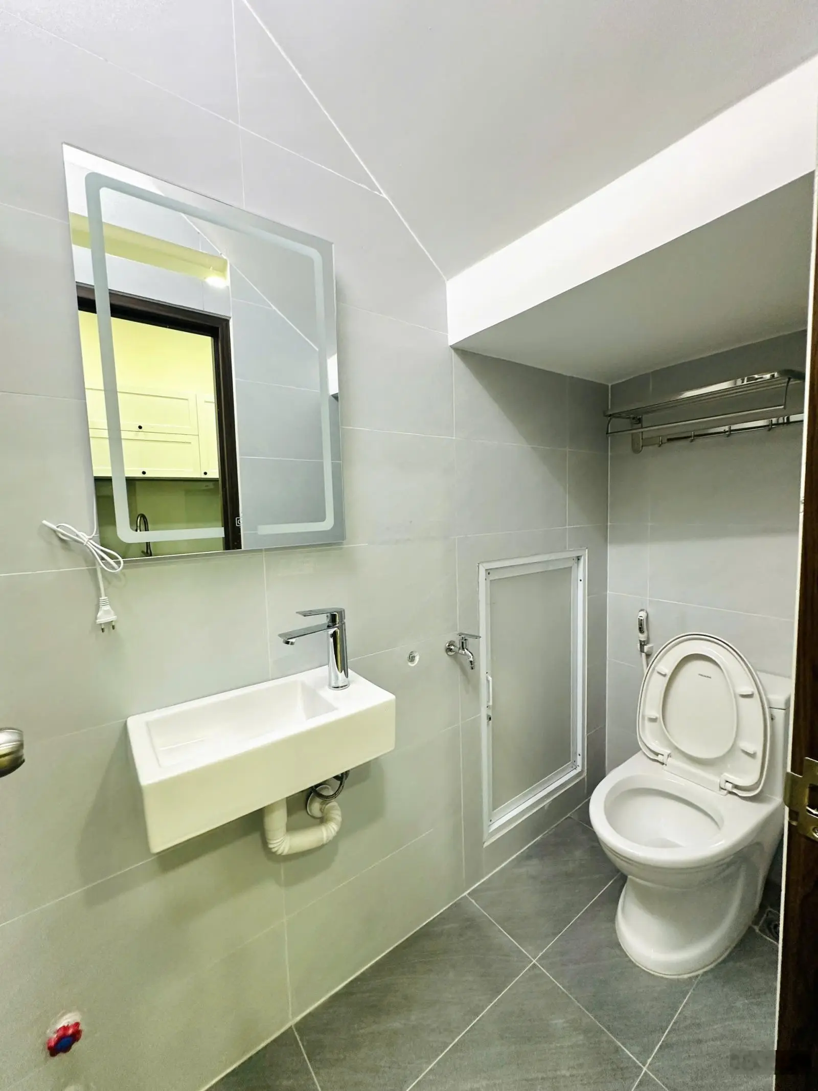 NHÀ XÂY MỚI 4 TẦNG SÁT MẶT TIỀN - Nguyễn Lâm. P7. Q PHÚ NHUẬN, DT 36m2, 3 lầu 4pn, giá 5 tỷ 990 tl