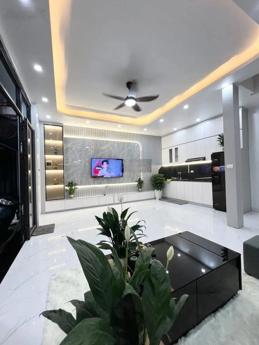 Bán nhà Quan Hoa - Cầu Giấy, nhà ở ngay, gần phố, ngõ nông rộng, 37/40m*5T, chào 6,9 tỷ