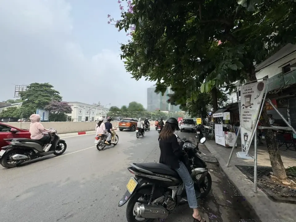 Gia đình bán nhà mặt phố SỐ 4 XÃ ĐÀN - KIM HOA 4 TẦNG LÔ GÓC 3 thoáng vỉa hè 7m hơn 14 tỷ