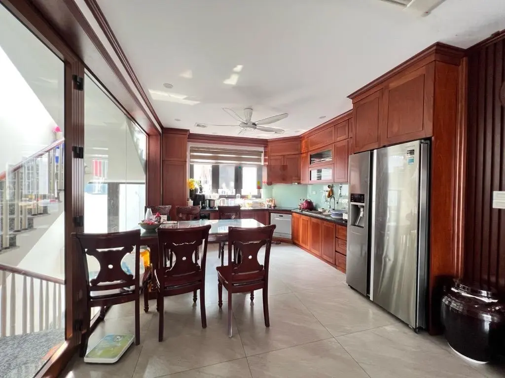 Nhà phố - Lâm Hạ, Long Biên, thang máy, vỉa hè, 3 ô tô tránh, 2 mặt thoáng trước sau