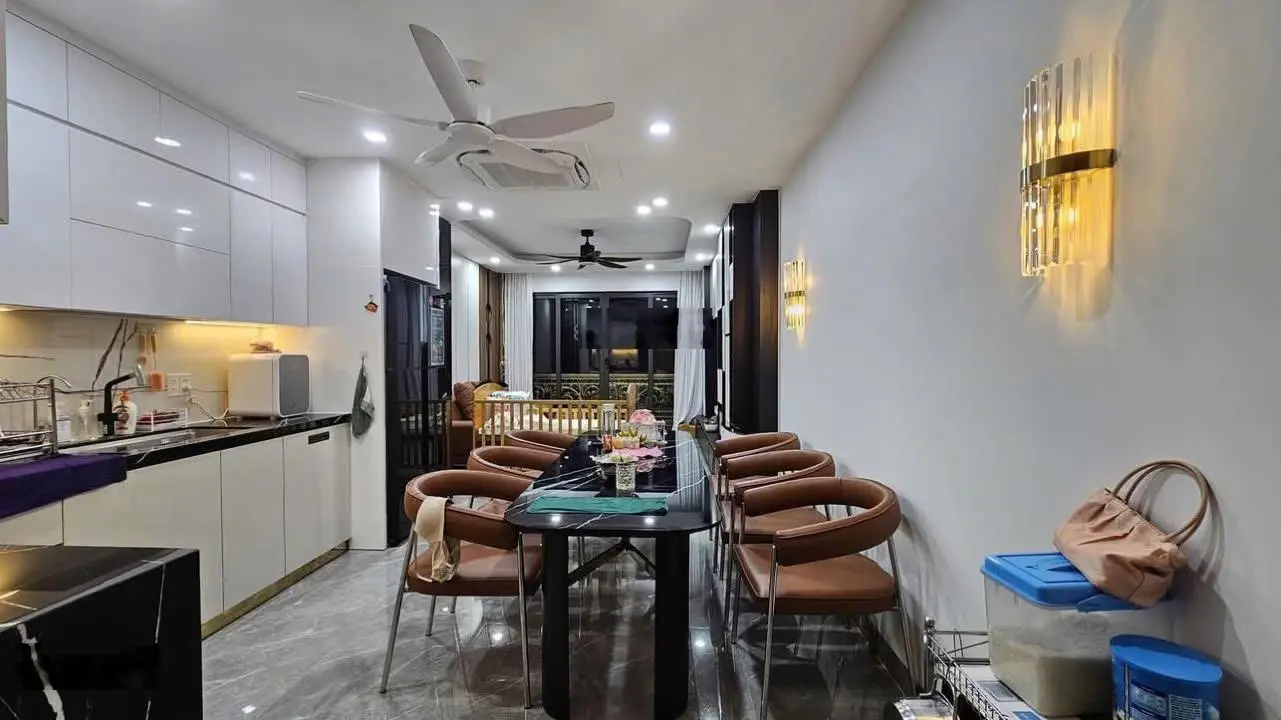 Bán Nhà Minh Khai, hai Bà Trưng . DT 52m2 6T Mặt tiền 4m. giá: 18.7 tỷ. LH :0383 426 ***