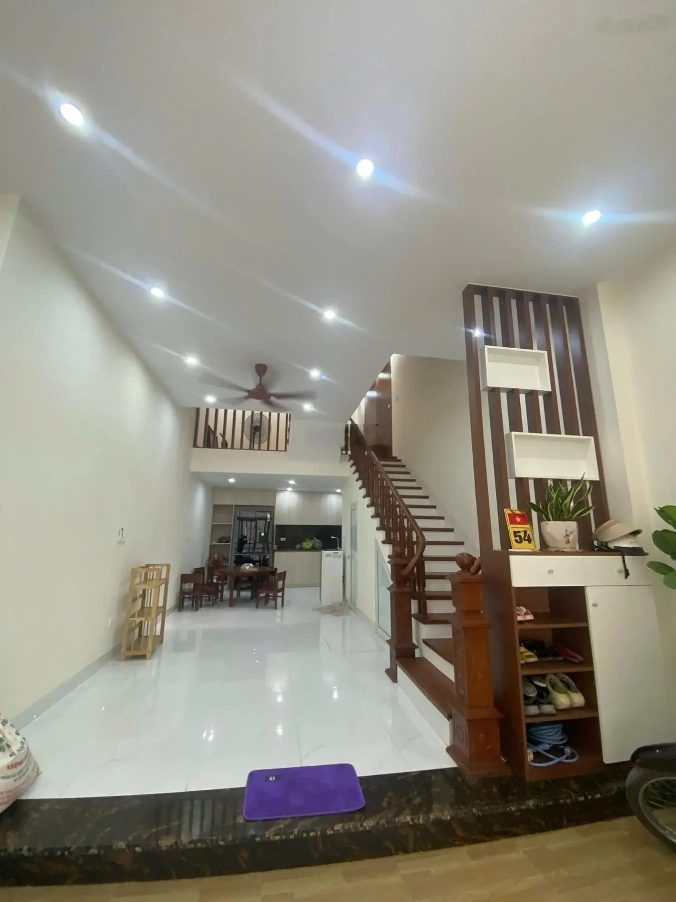 Quá ngon! Hơn 4 tỷ, Bán Nhà Đông Ngạc, Bắc Từ Liêm - 56m2 - 5m mặt tiền, 1 nhà ô tô tránh - Dân xây
