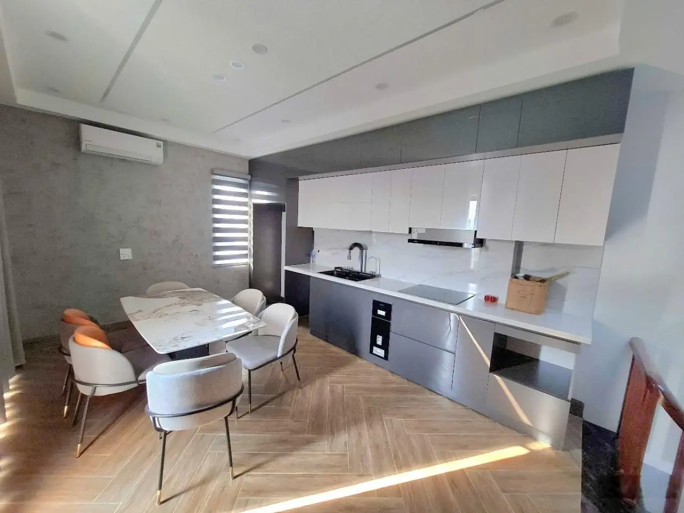 Bán nhà phốtrạng - 40m2 - 6 tầng - thang mày ful nội thất, gần ô tô tránh -giao thông thuận tiện
