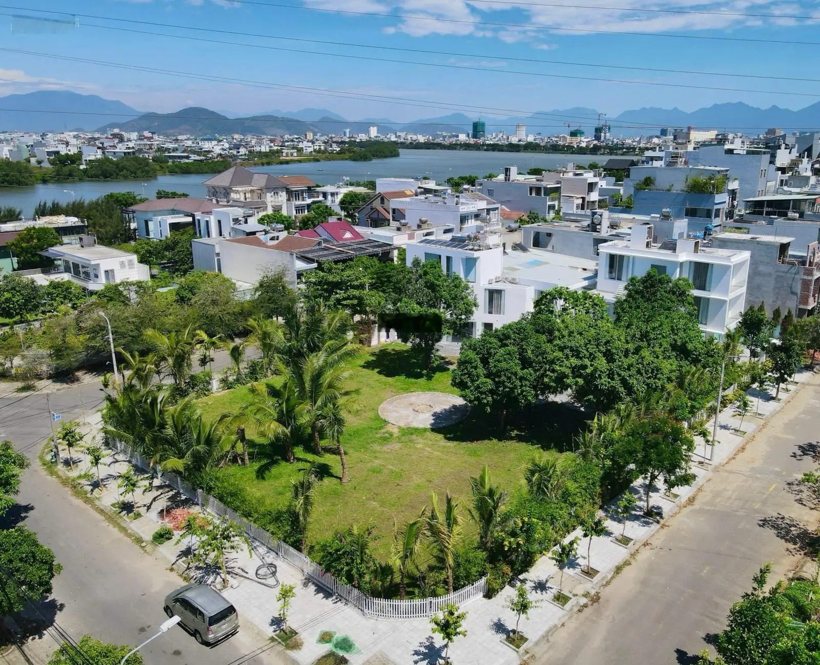 Siêu phẩm villa nghỉ dưỡng 3 MT 2600m2, mới, cạnh sông Hàn, công viên riêng, hồ bơi 50m2, full NT
