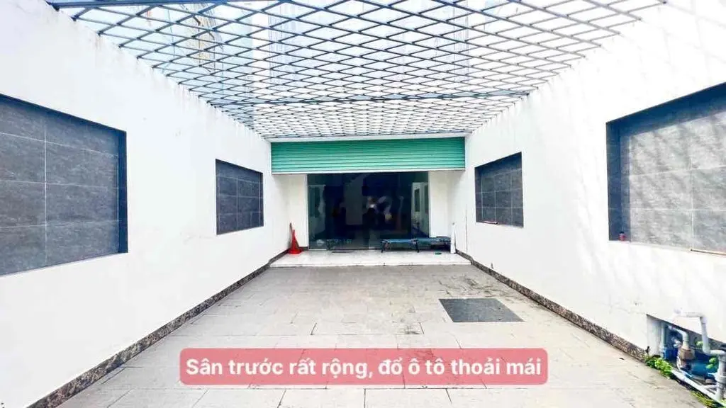 Nhà mặt tiền CMT8, gần Chợ Rạch Sỏi, Sân Bay, 5x34 nở hậu 8m3, 2 tầng