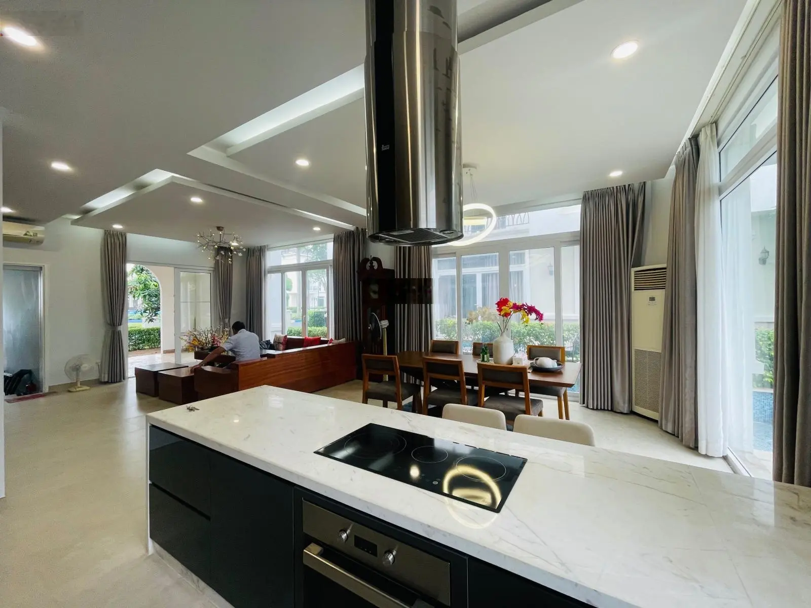 Bán biệt thự full nội thất mặt tiền 20m khu vip The Venica - Khang Điền