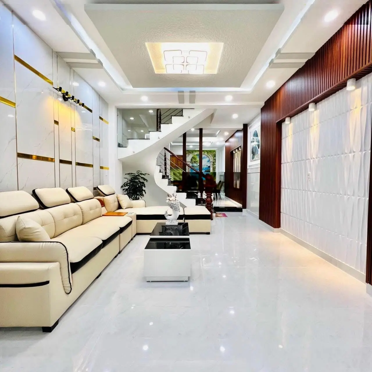 Bán gấp căn nhà Giá: 3TỶ19/79.4m2 LÝ THÁI TỔ, P10, Q10 - cho thuê nhà 24Tr.Tháng có Gara xe hơi