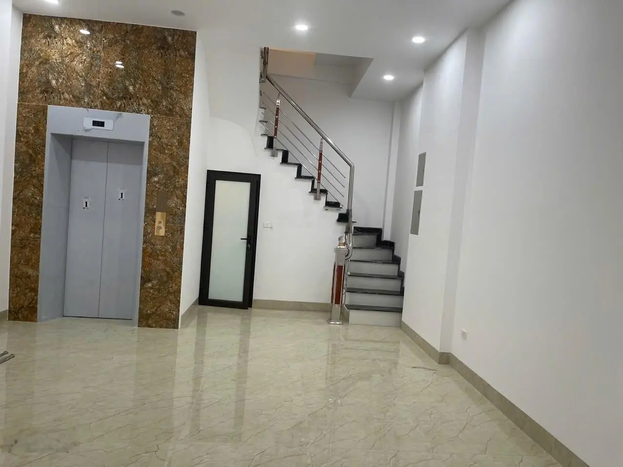 DV Xa La 50m2, 7 tầng, mt5m, thang máy, thông sàn, kinh doanh, văn phòng, full nội thất, giá 17