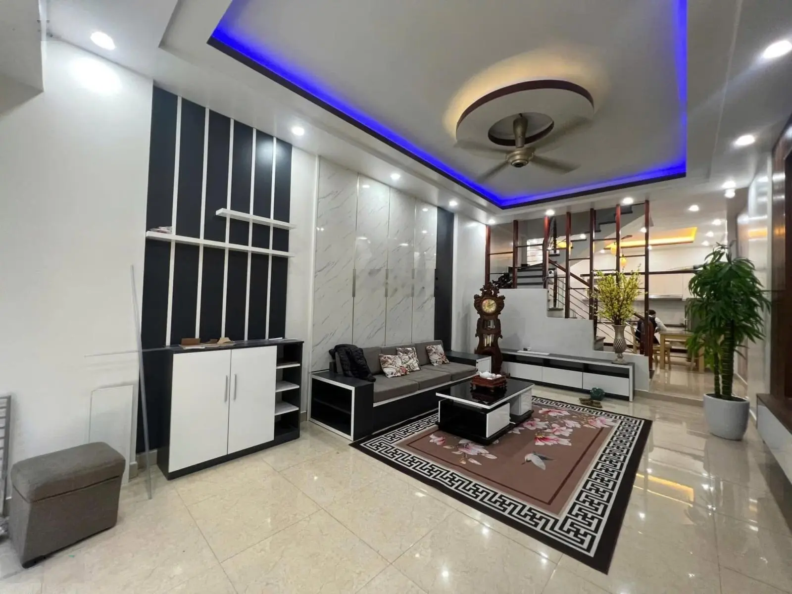 Bán nhà Sài Đồng 54m2x4T 4 phòng ngủ, ngõ oto, giá 6,5tỷ dân xây chắc chắn, gần hồ, trường học, chợ