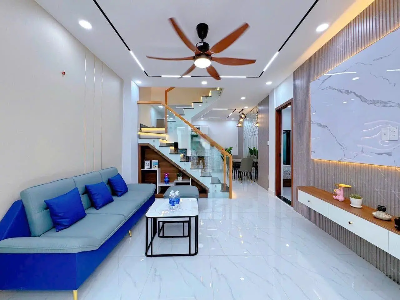 Chủ nhà xuất ngoại cần bán gấp căn ở Phan Văn Trị-BT. DT 37m2, GIÁ 2TỶ368 cho thuê 12tr/th sổ riêng