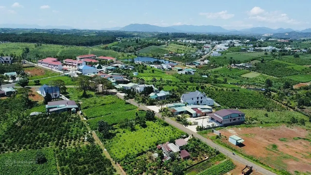 Cần bán lô đất mặt tiền đường Lý Thái Tổ, Đam Bri, giá có thương lượng.