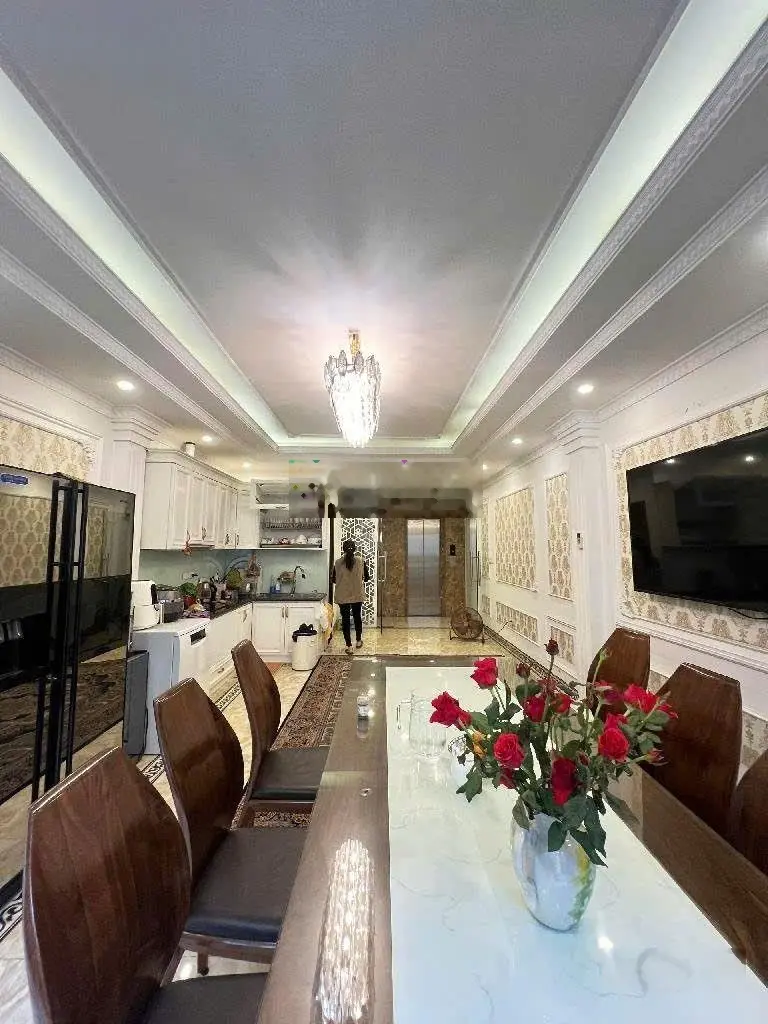 Bán nhà dân xây đường thái hà, đống đa. sổ hoa hậu - 2 view thoáng vĩnh viễn - oto vào nhà, sát phố