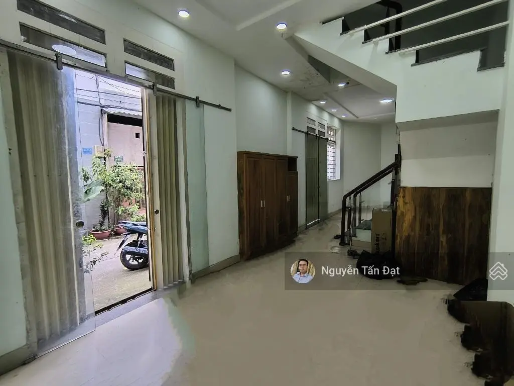 Cần bán gấp nhà 40m2 , sát Q1 - hẻm xe hơi - 4 tầng 4pn - 5.x tỷ