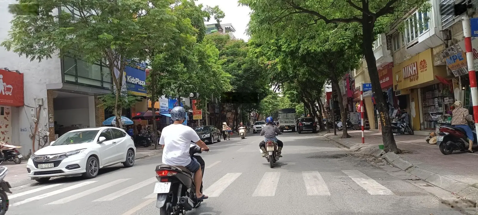 Bán nhà mặt phố Ngọc Lâm, Long Biên, DT 120m2 - LH: 0989819365