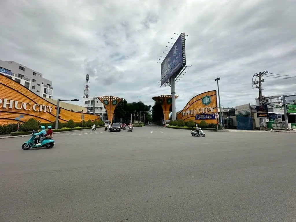 Căn góc 2 mặt tiền Nguyễn Thị Nhung, Vạn Phúc City, DT 181,1m2 dòng tiền 70tr/th - 30tỷ - Thật 100%