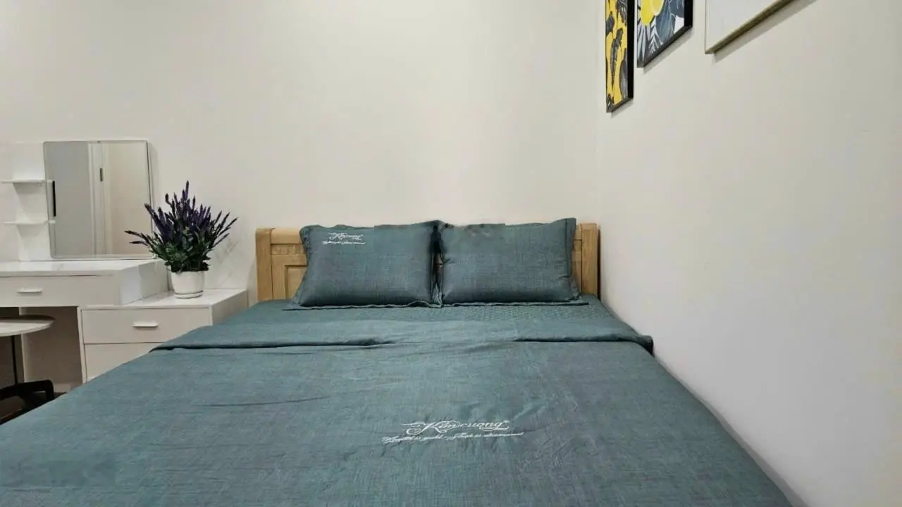 Bán nhanh gấp ai nhanh thì còn căn hộ 2 ngủ BC Đông Nam hiếm tại tòa Goldenland Nguyễn Trãi, sổ đỏ