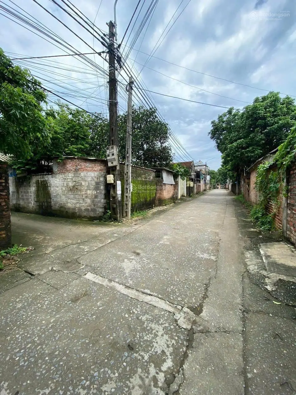 Cần bán lô đất S=121m2 (6,25m x 6,55m) giá đầu tư, đất vuông vắn, cách chợ, trường học (150m)