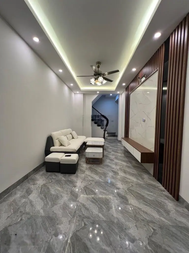 Nhà mới ở luôn, Trần Hữu Tước, Đống Đa, DT 40m2 x 4 tầng, giá: Nhỉnh 5 tỷ TL