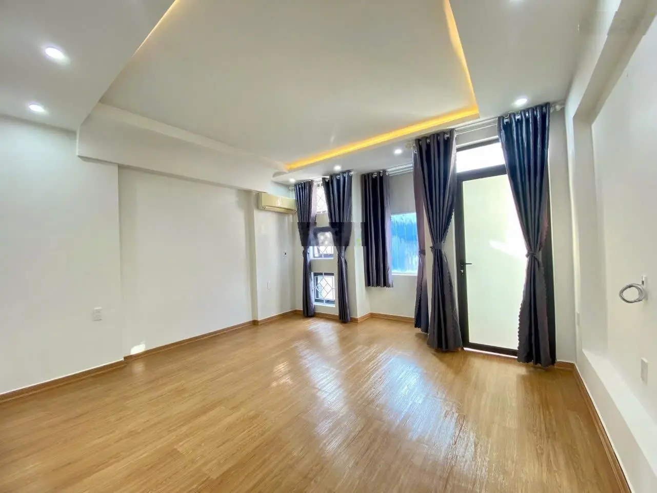 Bán nhà Kiều Sơn lô góc 5 tầng 54m2 thêm lưu không 20m chỉ 3,95 tỉ, ô tô đỗ trong nhà