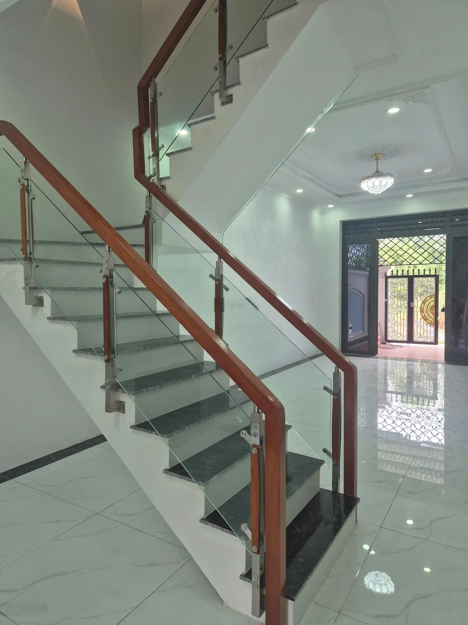 Bán nhà riêng tại Xã Bình Chánh, 90m2, 3PN, 3WC, chính chủ, hot