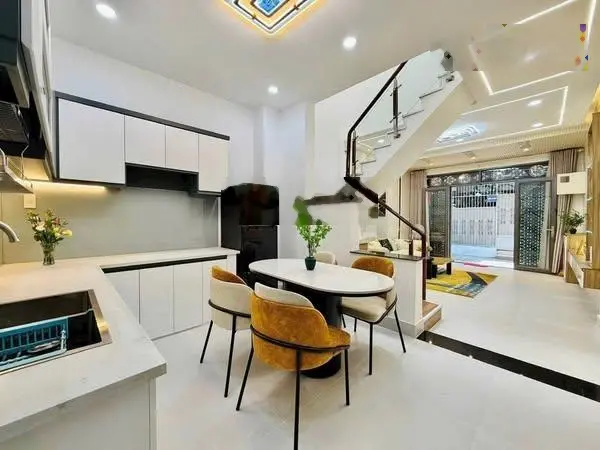 Giá 1 tỷ 990. tôi cần bán nhà phan đình phùng, phú nhuận. hxh. gần bv hoàn mỹ. lh: 0347.153.456