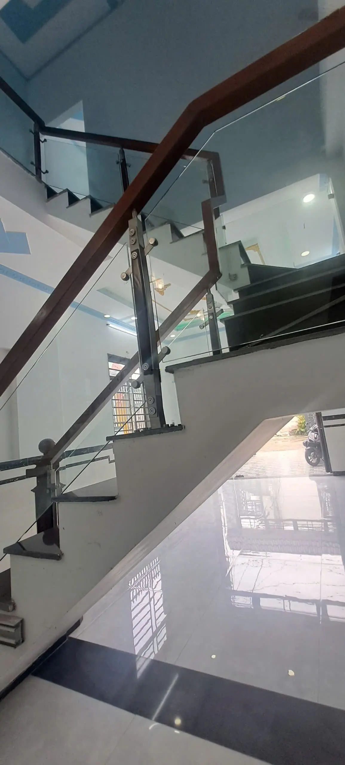 Cần bán nhà 1 trệt 1 lầu TP: Dĩ An. Giá bán nhanh 2.760.000.000. Chính chủ: 0812 611 ***