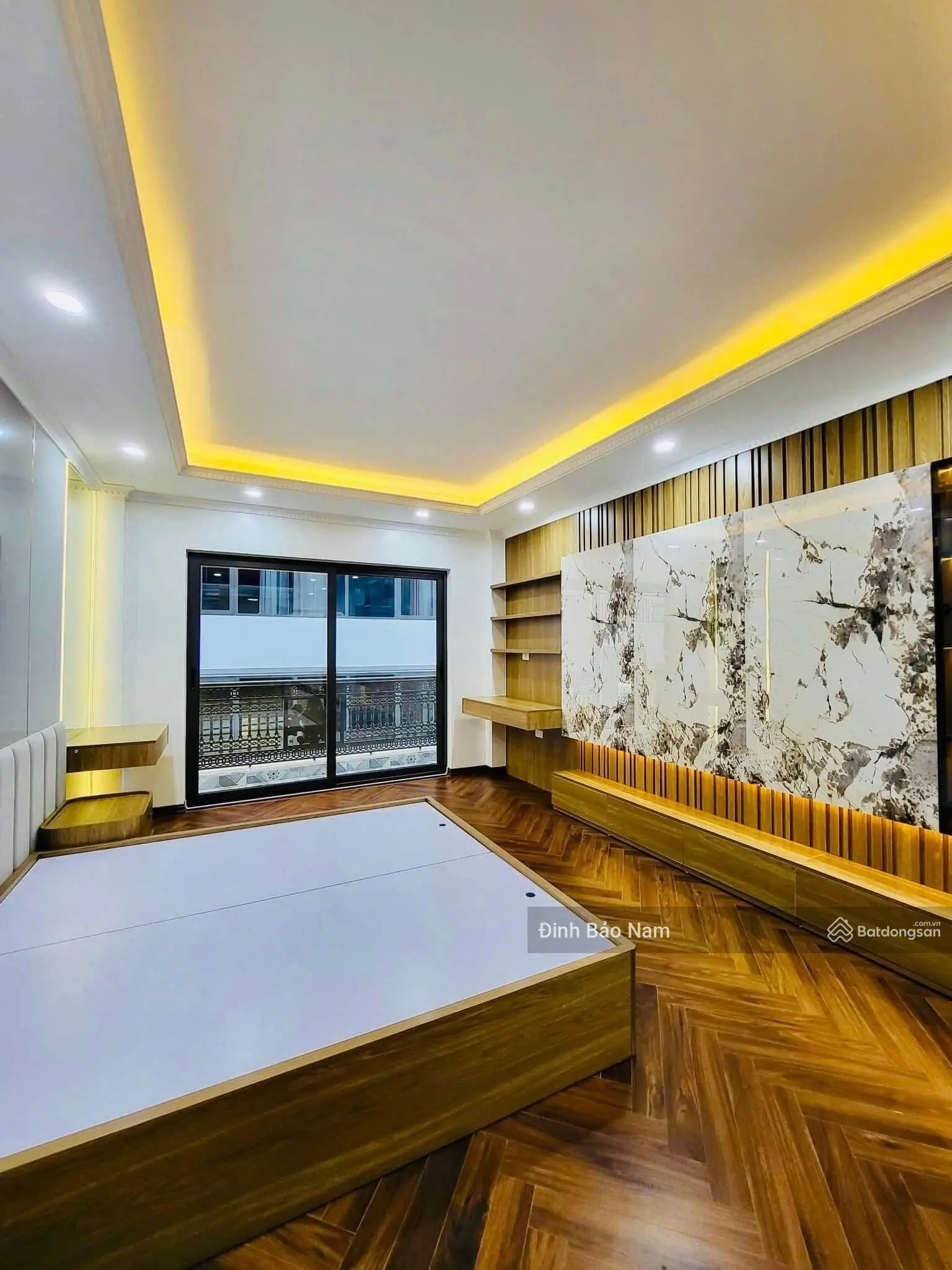 Minh khai 71m 6 tầng thang máy 3 ô tô vào nhà mặt ngõ thông kinh doanh cách 1 nhà ra đường lớn