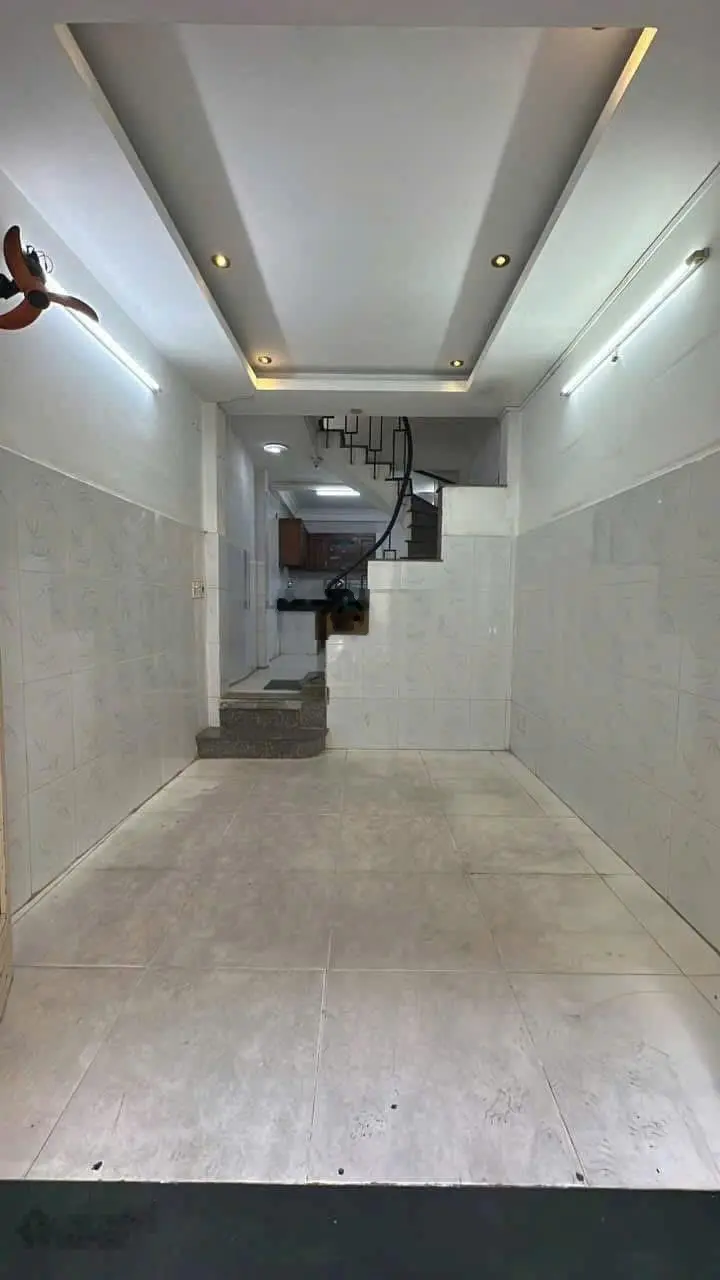 Nhà 5 tầng 5pn - sát mặt tiền Tôn Đản, xe hơi cách nhà 5m. 5,3 tỷ
