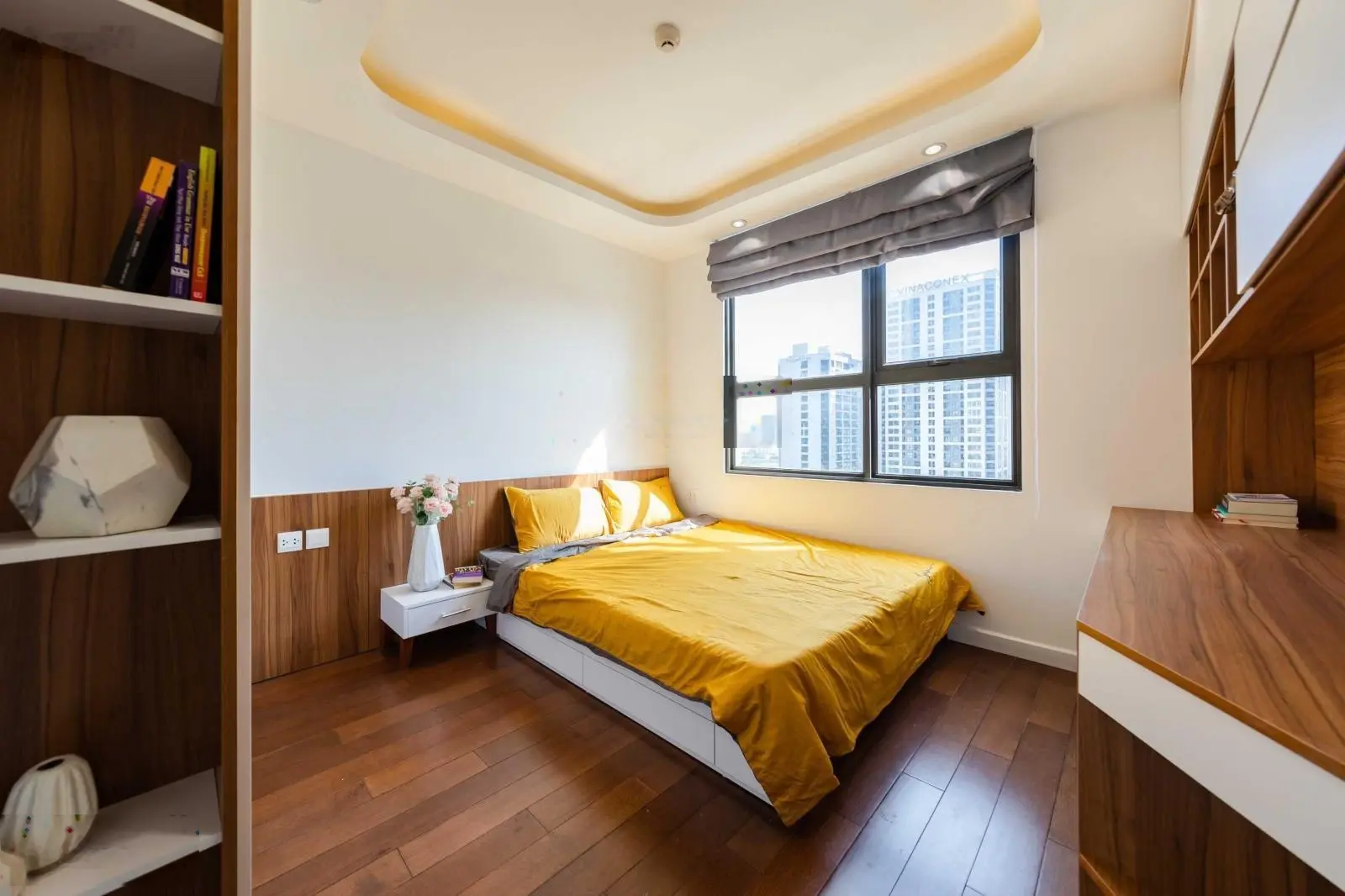Cần bán CHCC The Harmona, Q. Tân Bình, DT 81m2, 2PN, giá 4.4 tỷ. có sổ hồng. LH: 0902 369 ***
