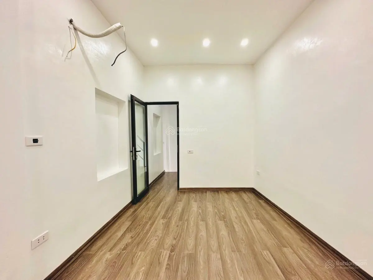 Siêuphẩm mặt phố.kinh doanh đỉnh cao. nhà bán.phố phù tiên. diện tích 15 mét vuông.5 tầng vip