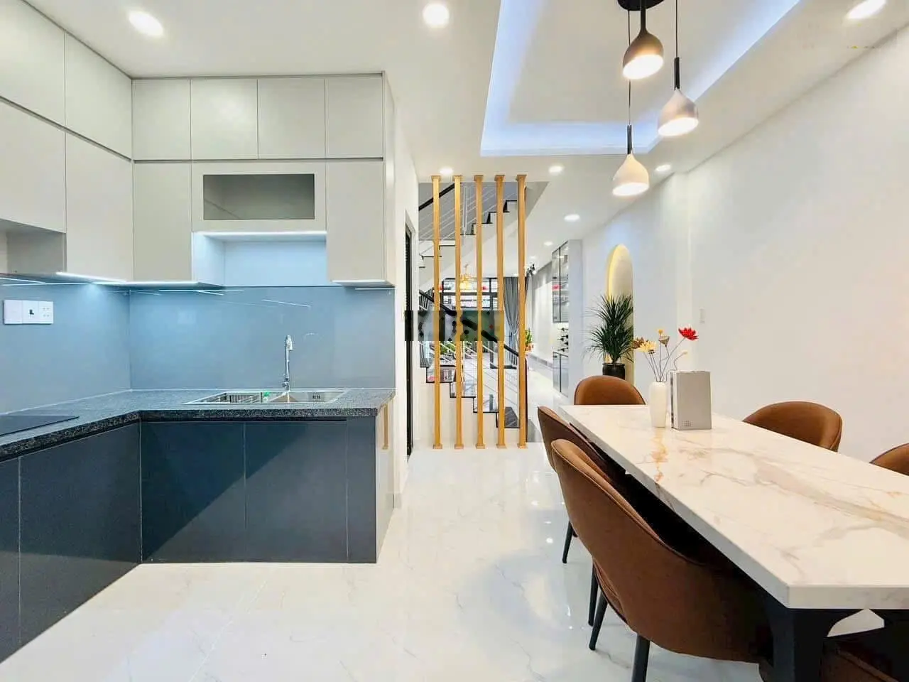 Bán nhà ngay Ngã 4 Phú Nhuận - MTĐ Cầm Bá Thước - P7 - Phú Nhuận, DT 49m2, Giá 3tỷ750, sổ riêng