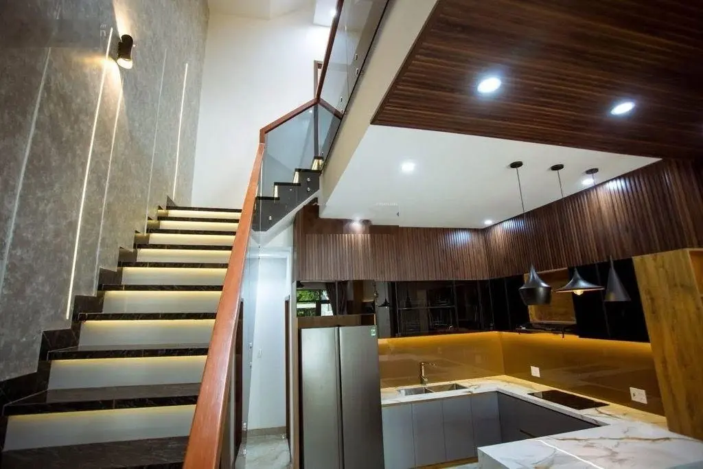 Nhà 3 tầng 7.6 tỷ thương lượng , gần hoàn thiện, 100m2 Hà Bồng - Hòa Xuân. Sách vali vào ở ngay