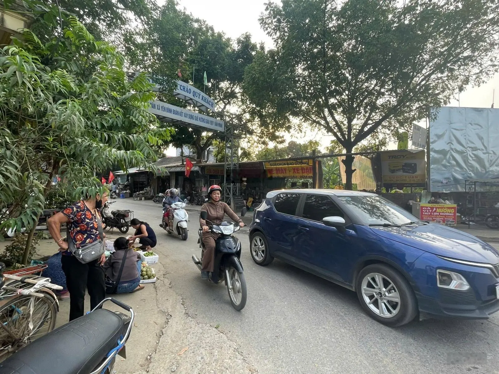 Chủ cần tiền bán gấp lô góc 169m mặt tiền 6.4m tại trục chính Yên Bình với giá rẻ hơn thị trường.