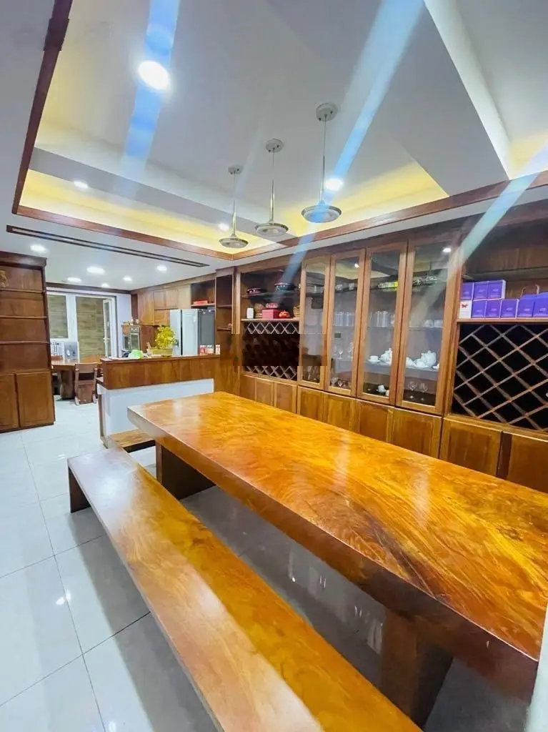 Gấp. Bán Nhà Đẹp 7 Tầng, Tdt 630m2, Có Thang Máy, Dòng tiền 2 tỷ/năm. Đường Tô Hiến Thành, Quận 10