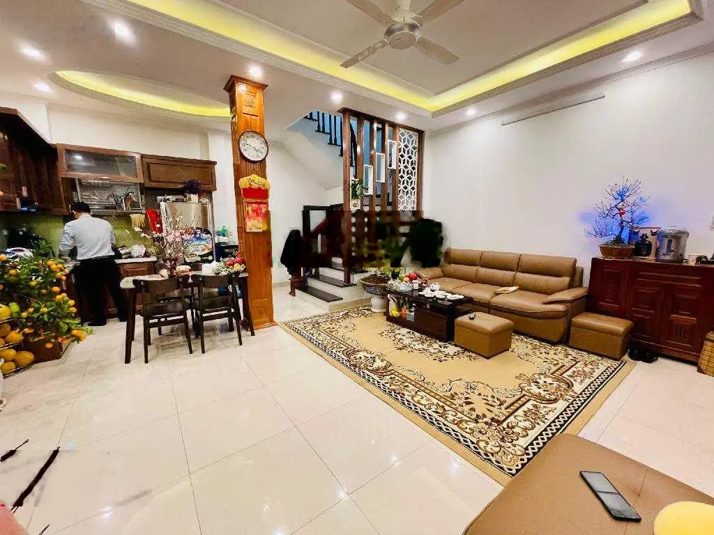 Bán nhà đẹp Nam Đồng, ô tô gần, an sinh đỉnh, nhà đẹp nội thất xịn, ở + cho thuê, 45m2 chỉ 6.3 tỷ
