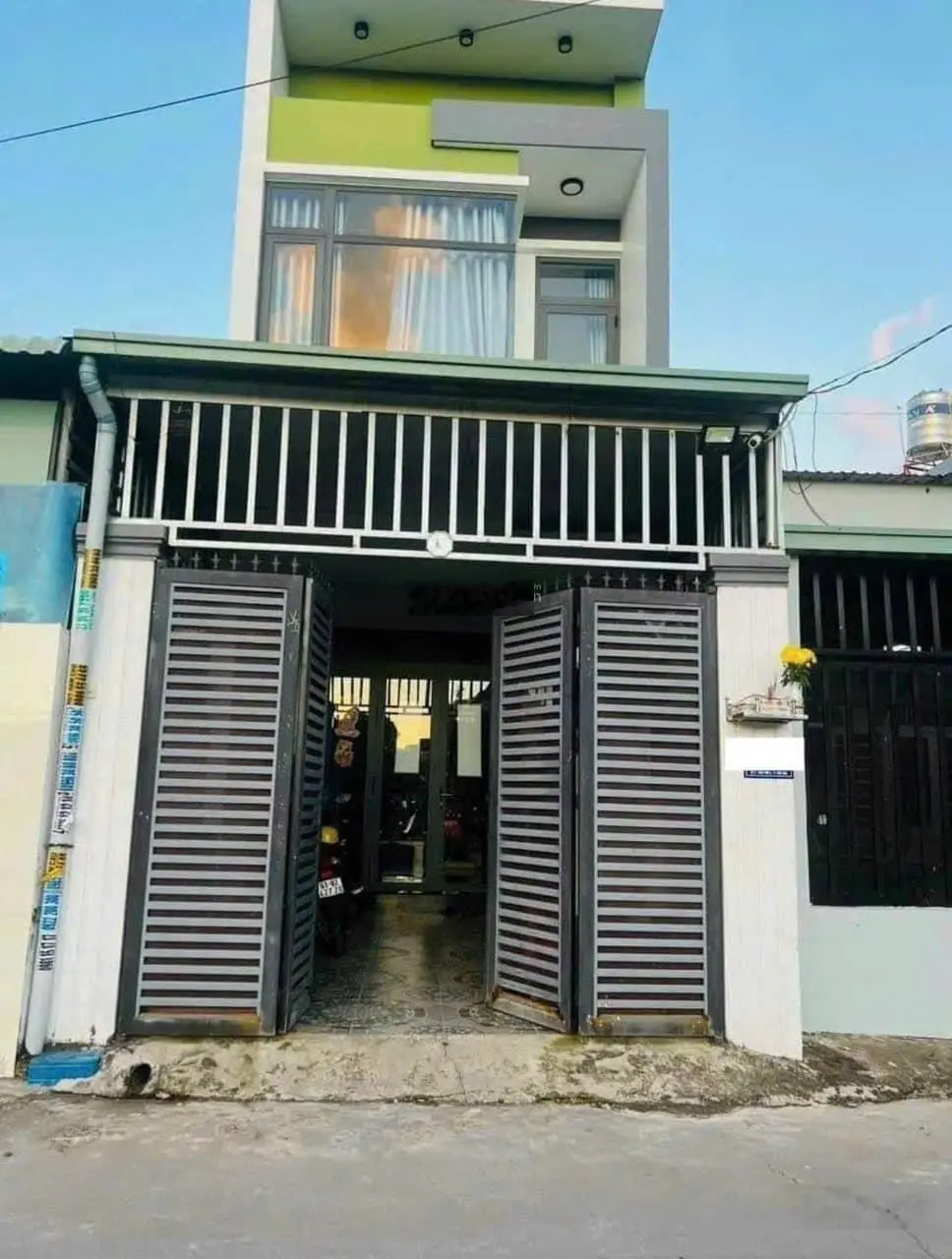 Cần bán gấp căn nhà DT 112m2 SHR cách chợ Bình Chánh 500m nằm ngay mặt tiền đường Trịnh Như Khuê