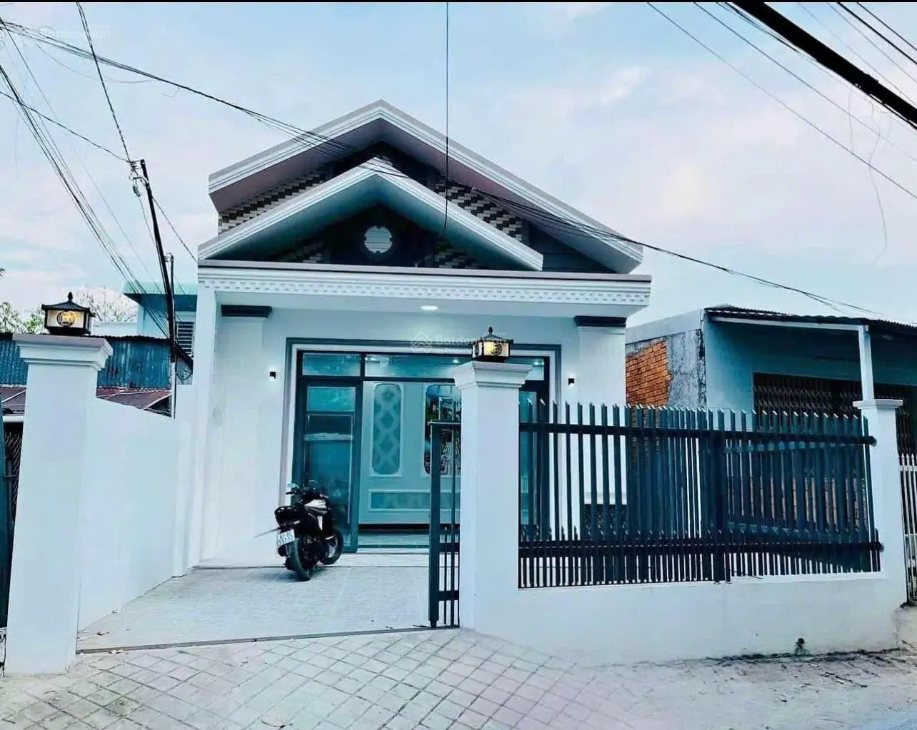 Hot, cần bán nhà Bình Chánh DT 5,5x15m