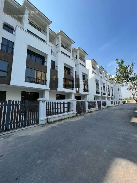 Chính chủ bán lô liền kề 110m2 hoàn thiện đẹp có thang máy giá tốt nhỉnh 30 tỷ. LH: 0963 689 ***