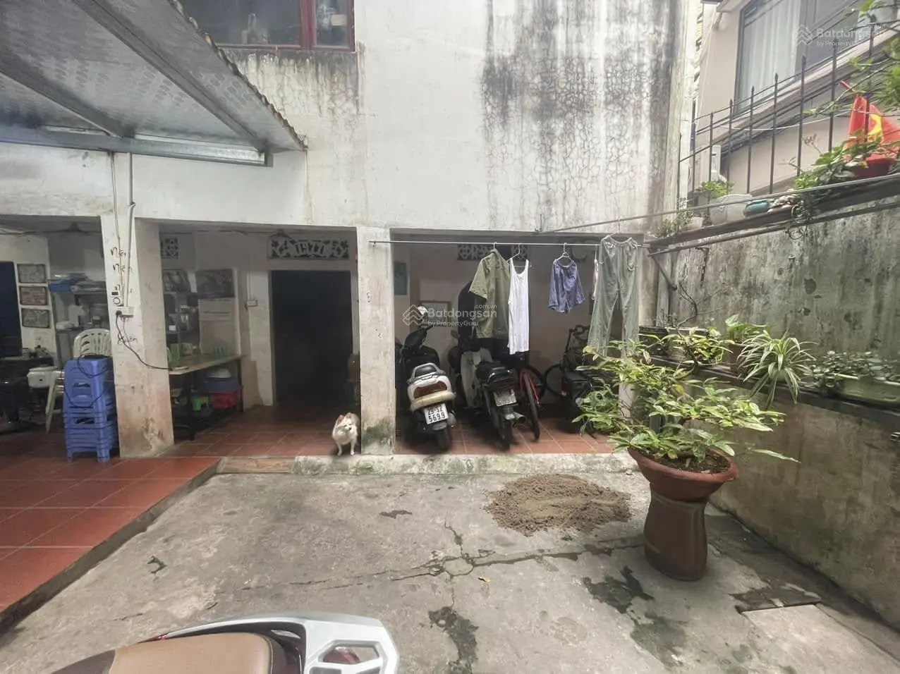 Cần bán đất tặng nhà 2 tầng còn tốt, 180m2, ô tô tránh đỗ, lô góc, mặt tiền 8m, 31.5 tỷ Thái Thịnh
