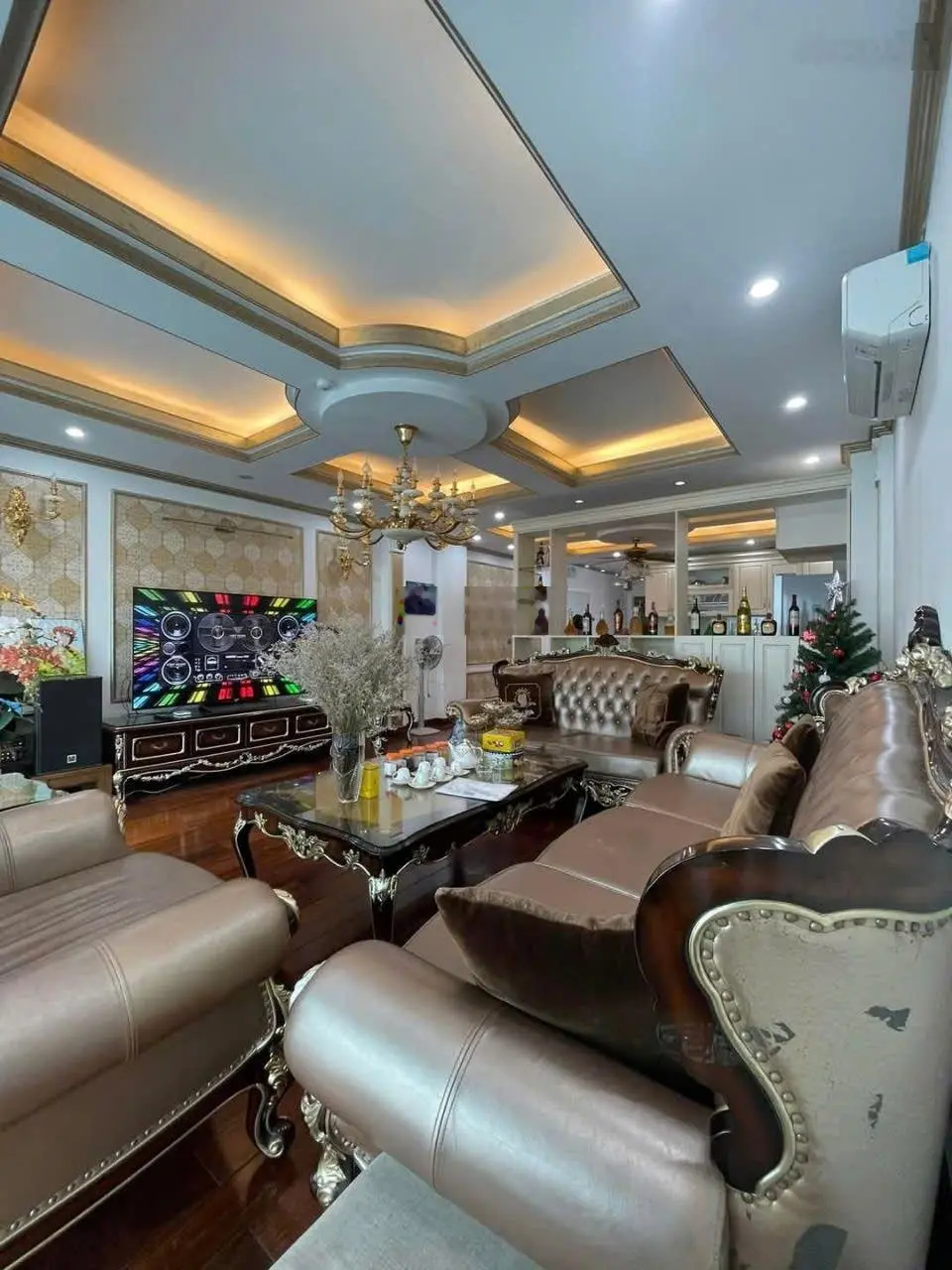 Chính chủ Bán Nhà Phân Lô Thái Hà- ô tô đỗ cửa- Nhà cực đẹp- hai thoáng- sân rộng- 4 ngủ- Sổ đẹp