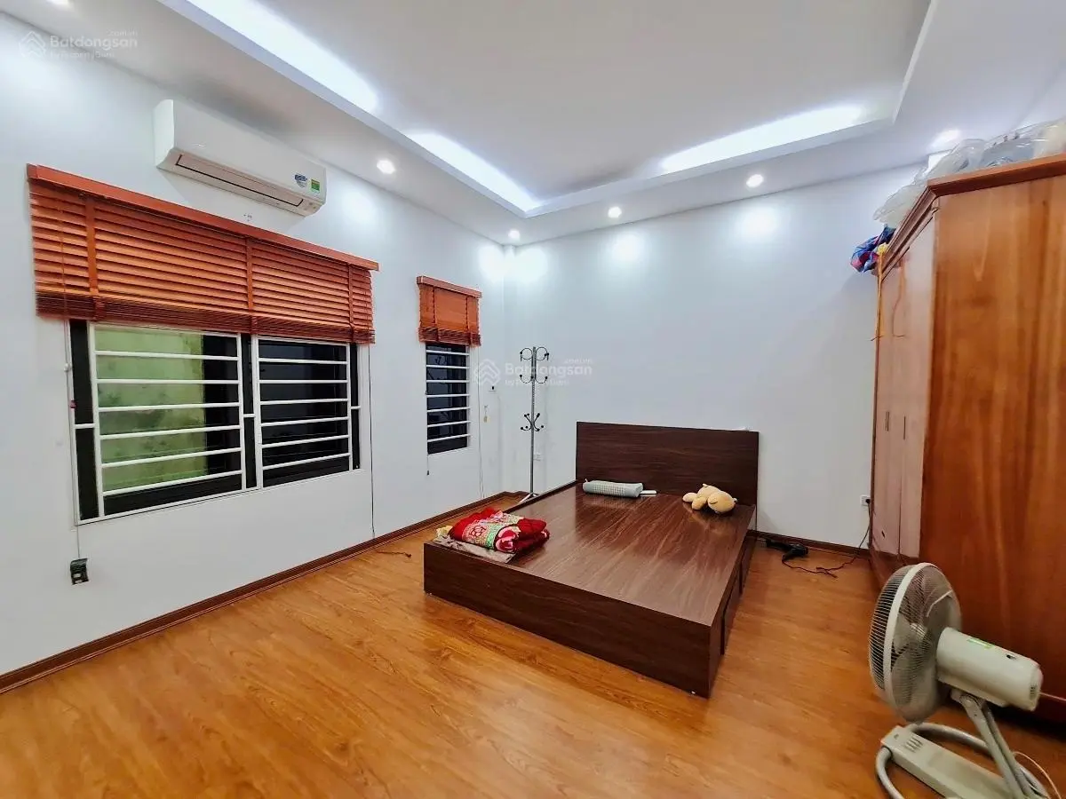 Phố VIP! Trần Thái Tông - Ngõ thông - Gần công viên - sát 9 trường Đại học 40m2*5T, hơn 7 tỷ!