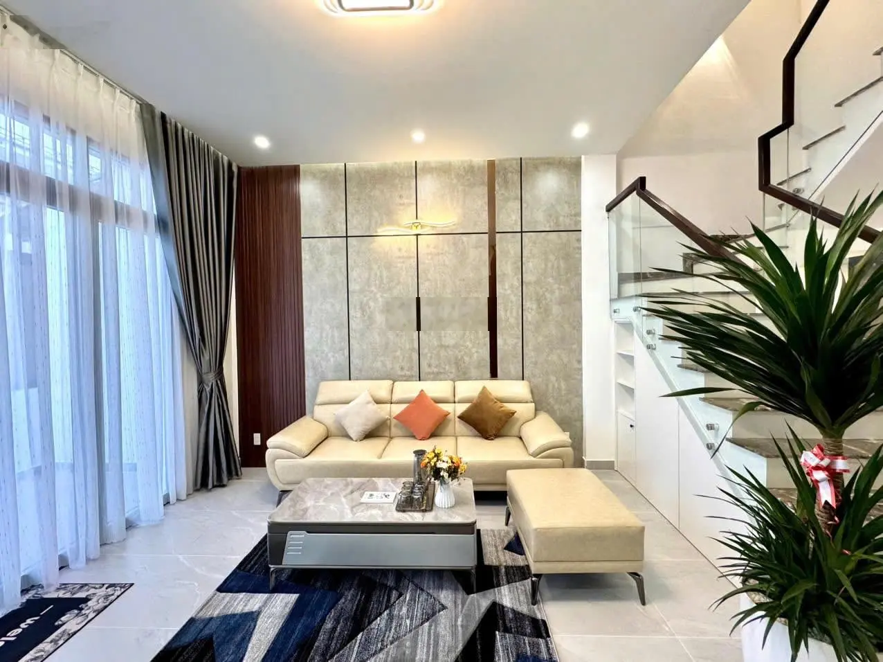 Bán nhà 3 tầng đẹp Phạm Văn Đồng, Thủ Đức giá rẻ
